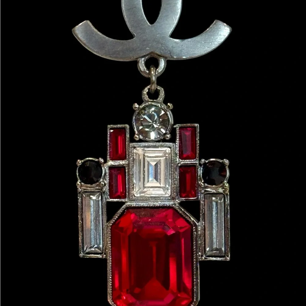 Chanel 2005P Red Gripoix Glass & Crystal Pendant Necklace – Made in France - Picture 4 of 6